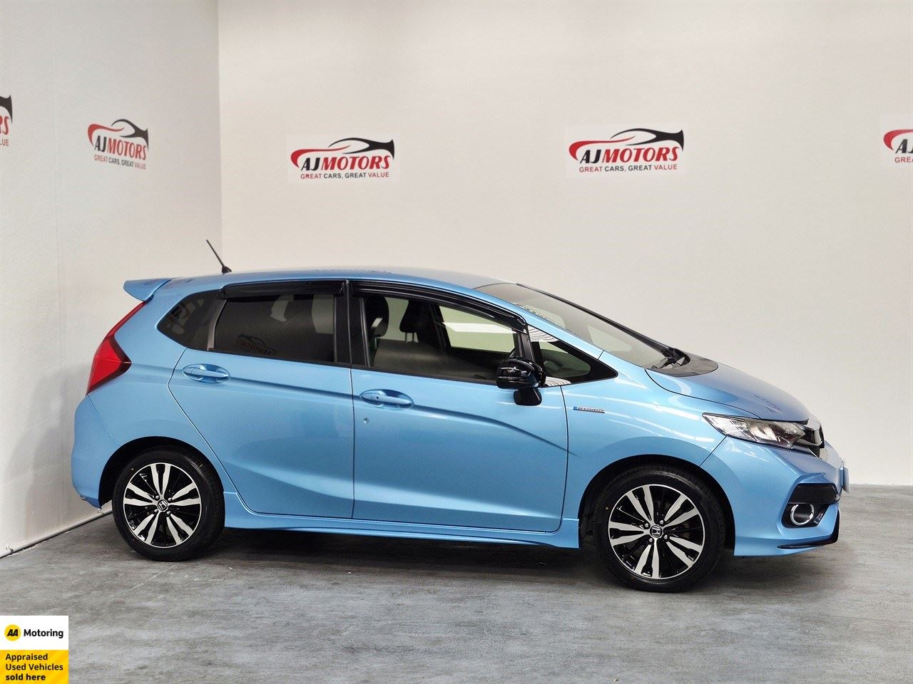 Vehicle image 3