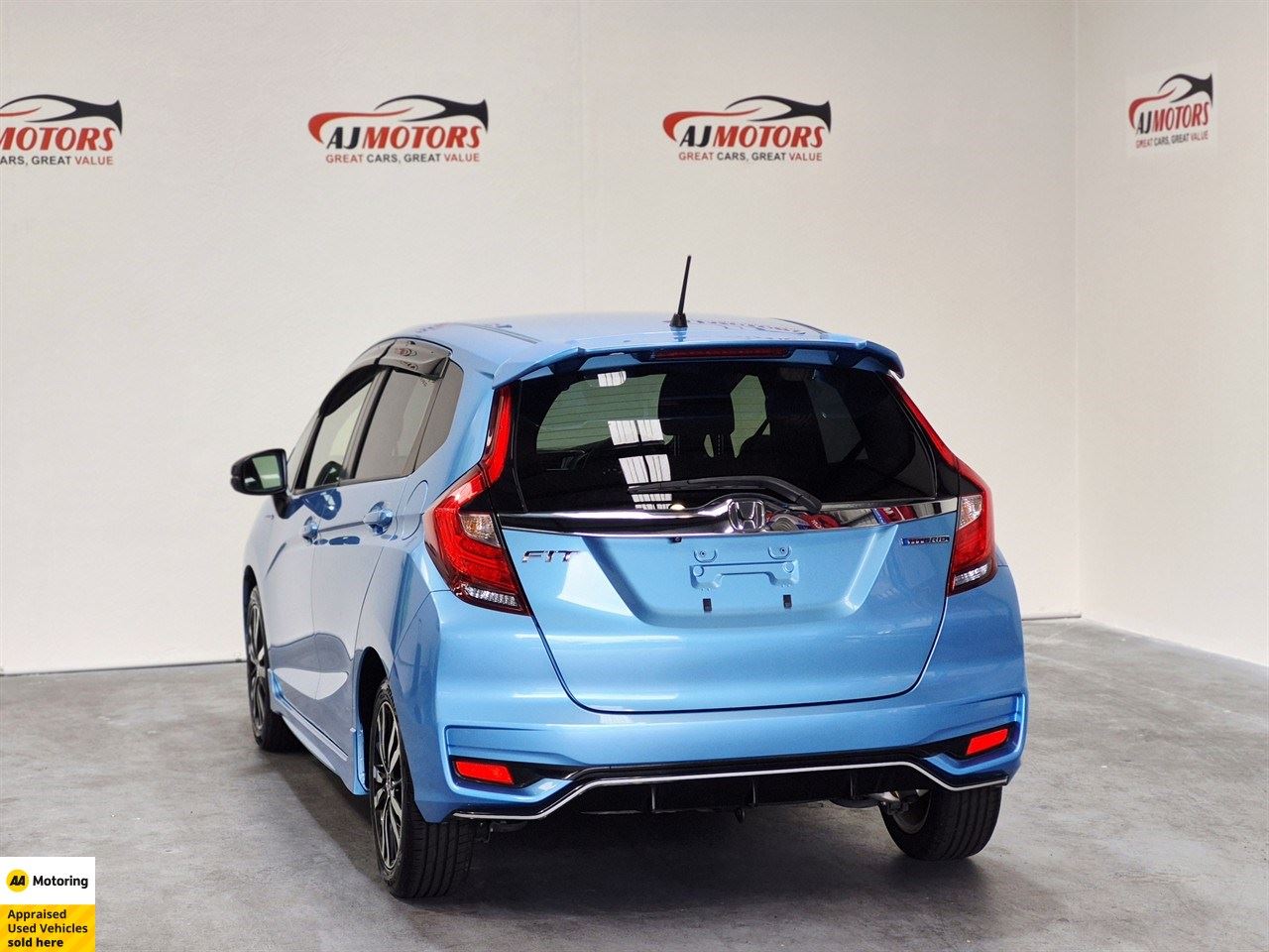 Vehicle image 5