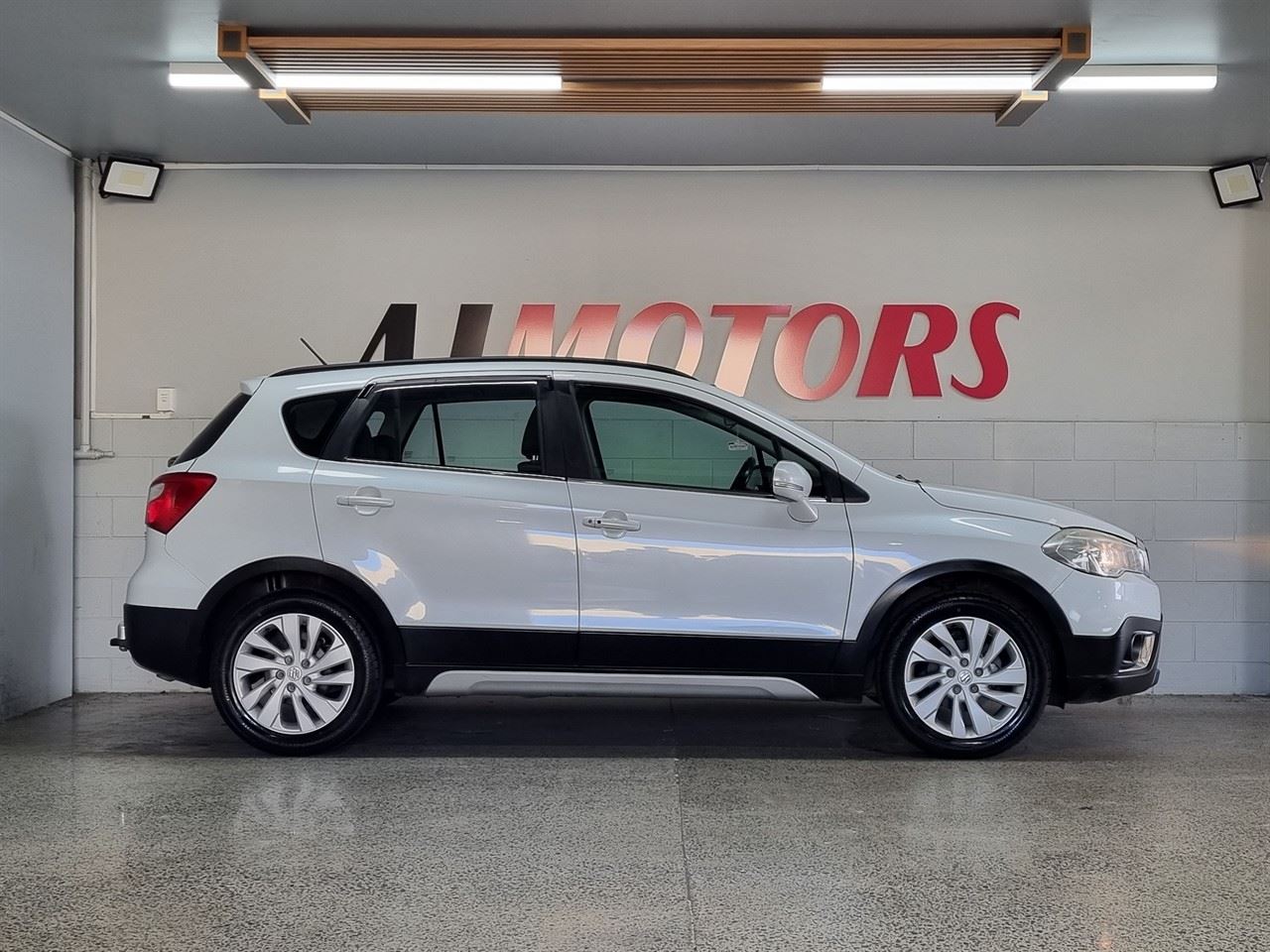 Vehicle image 5