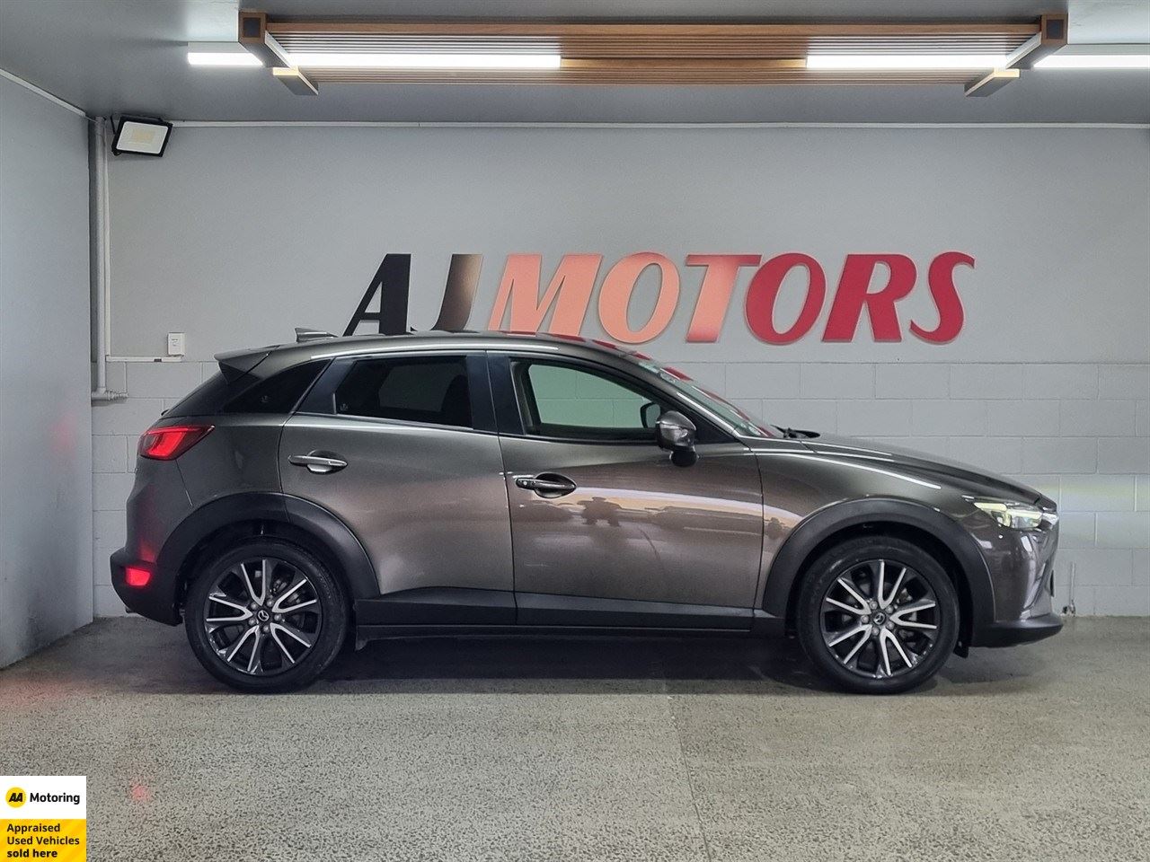 Vehicle image 5
