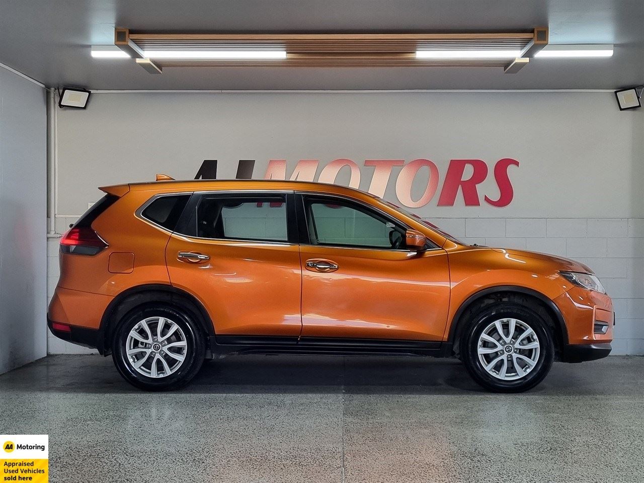 Vehicle image 5