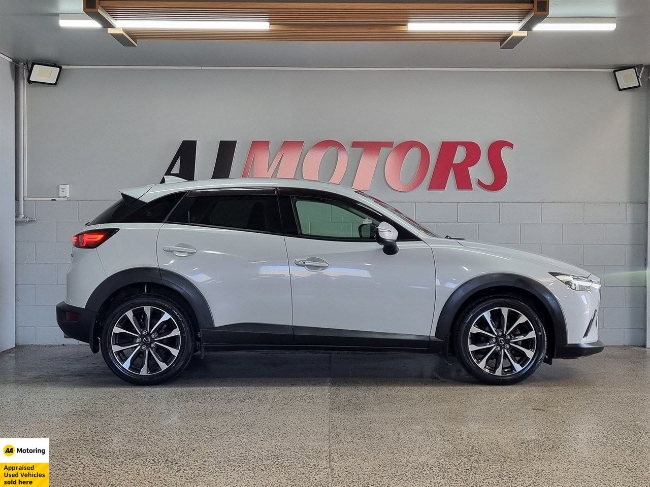 Vehicle image 5
