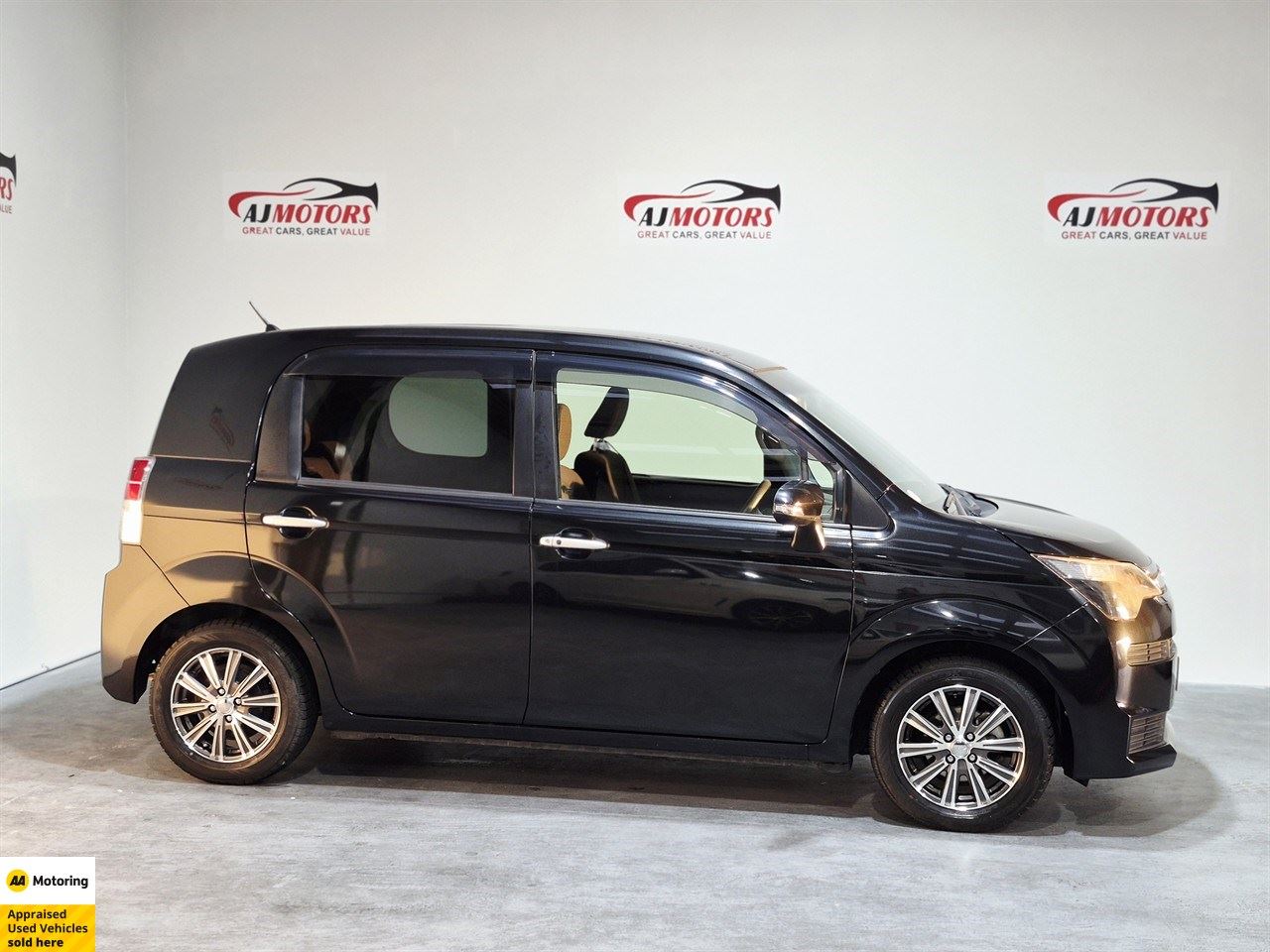 Vehicle image 3