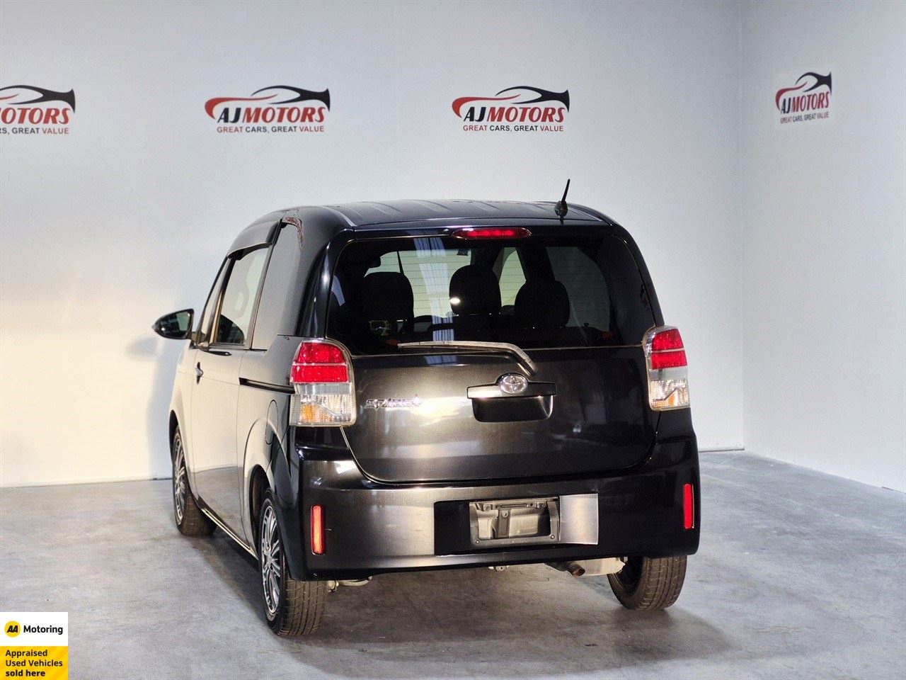Vehicle image 5