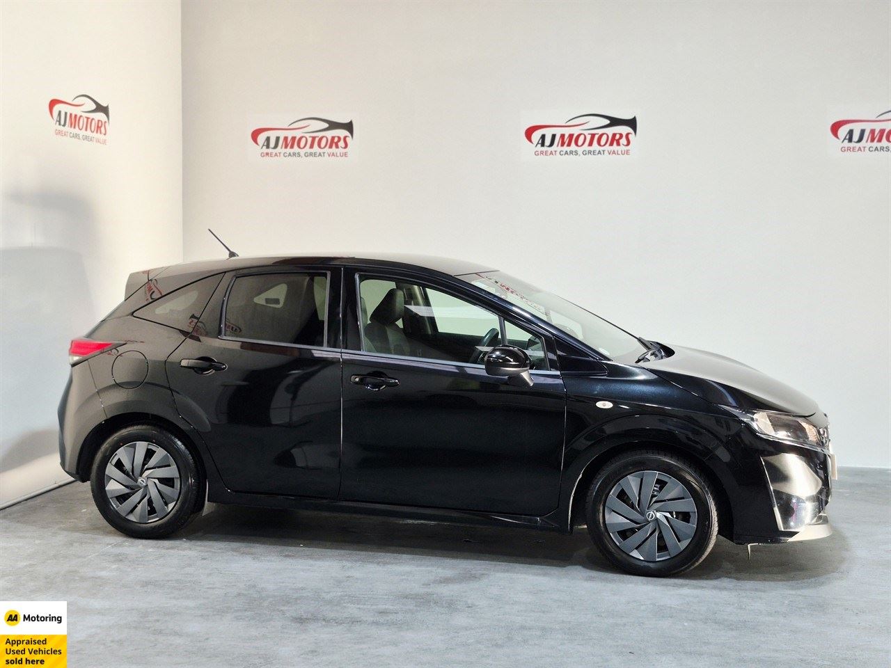 Vehicle image 3