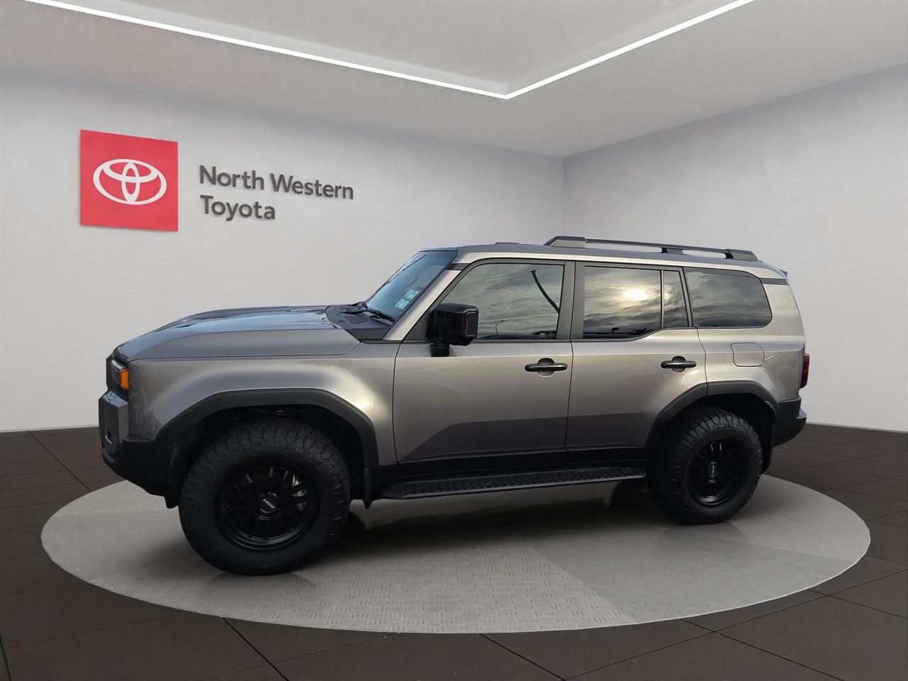 Vehicle image 4
