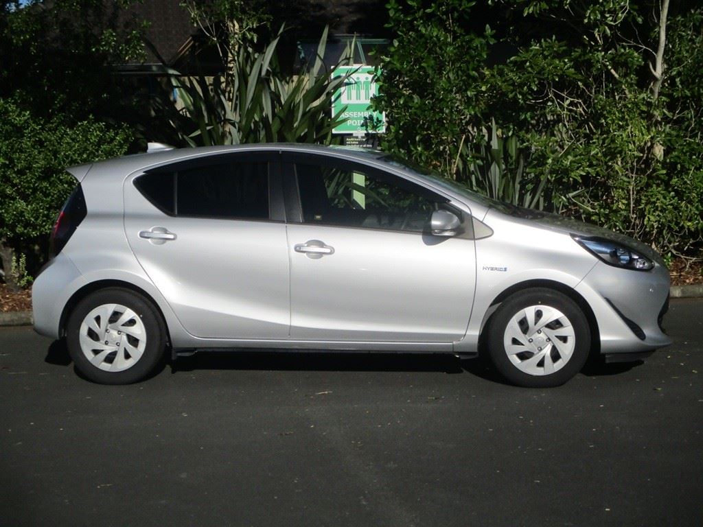 Vehicle image 3