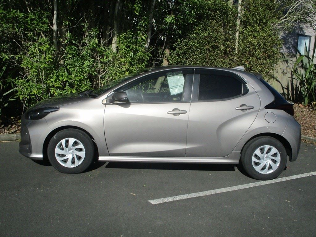 Vehicle image 4
