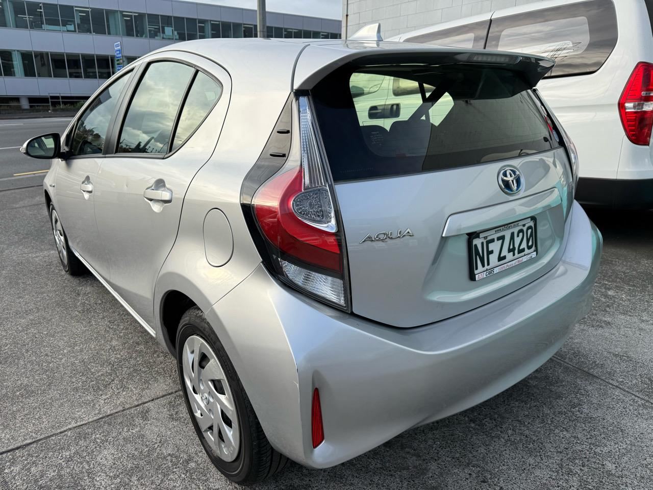 Vehicle image 4