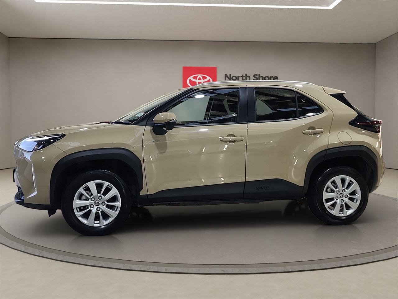 Vehicle image 4
