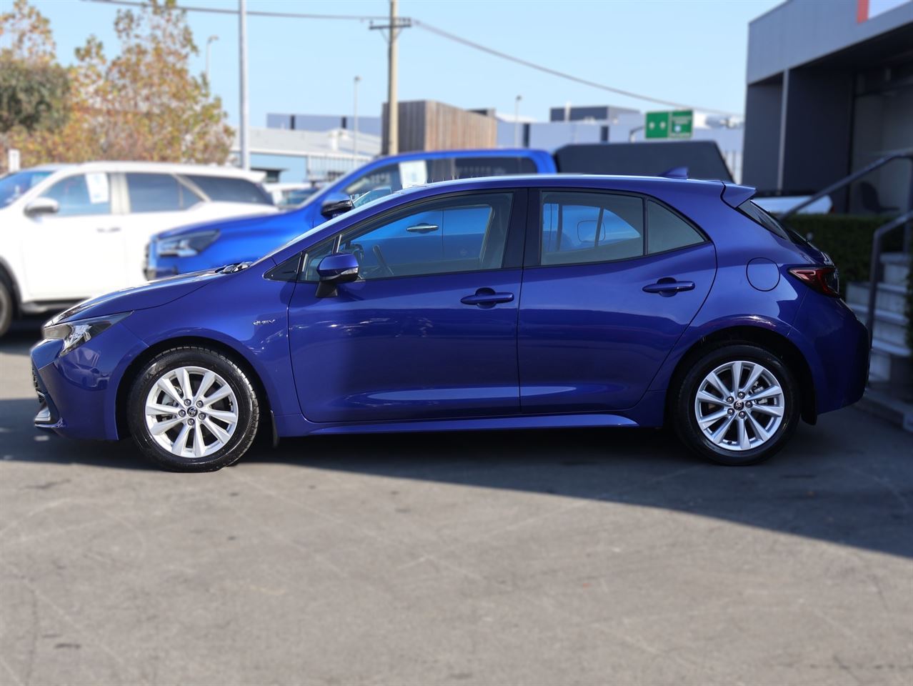 Vehicle image 4