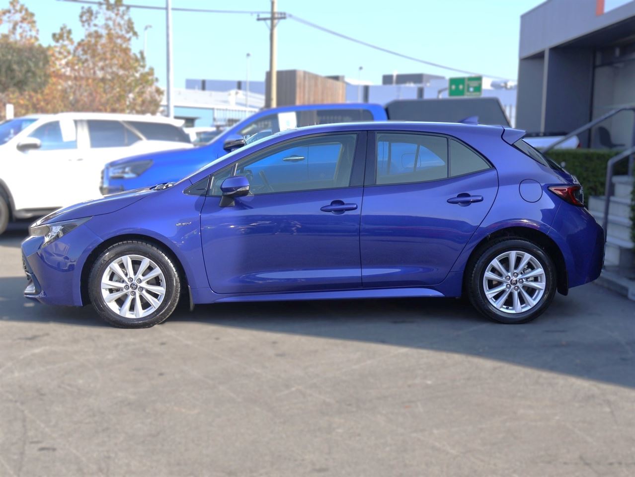 Vehicle image 4