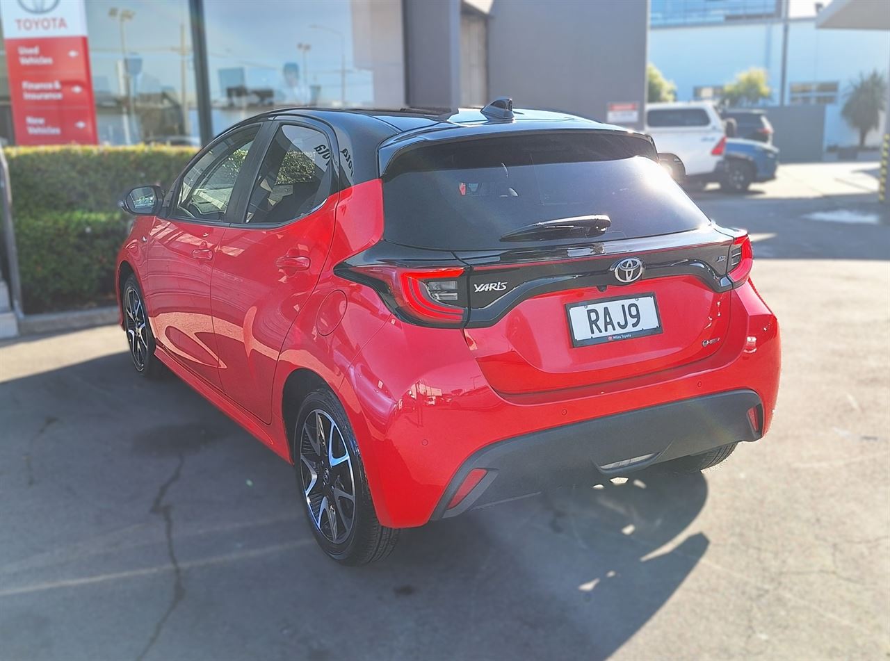 Vehicle image 5