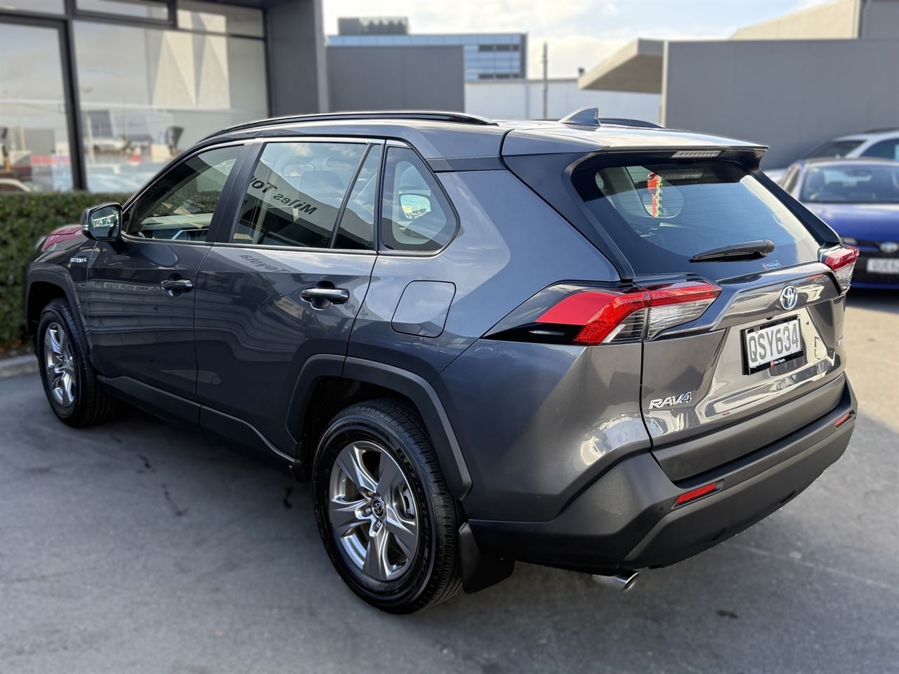 Vehicle image 5