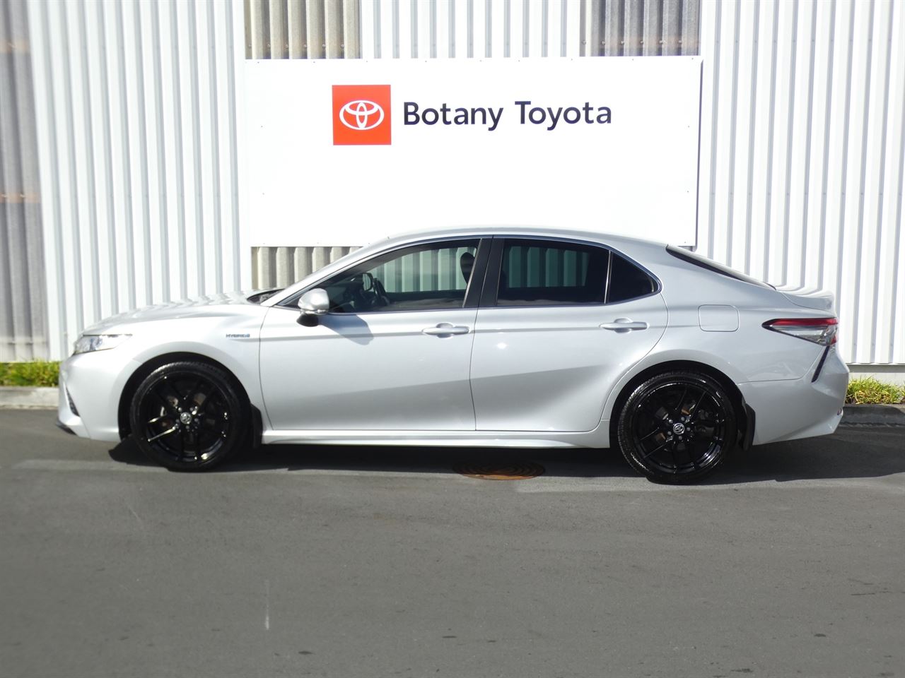 Vehicle image 5