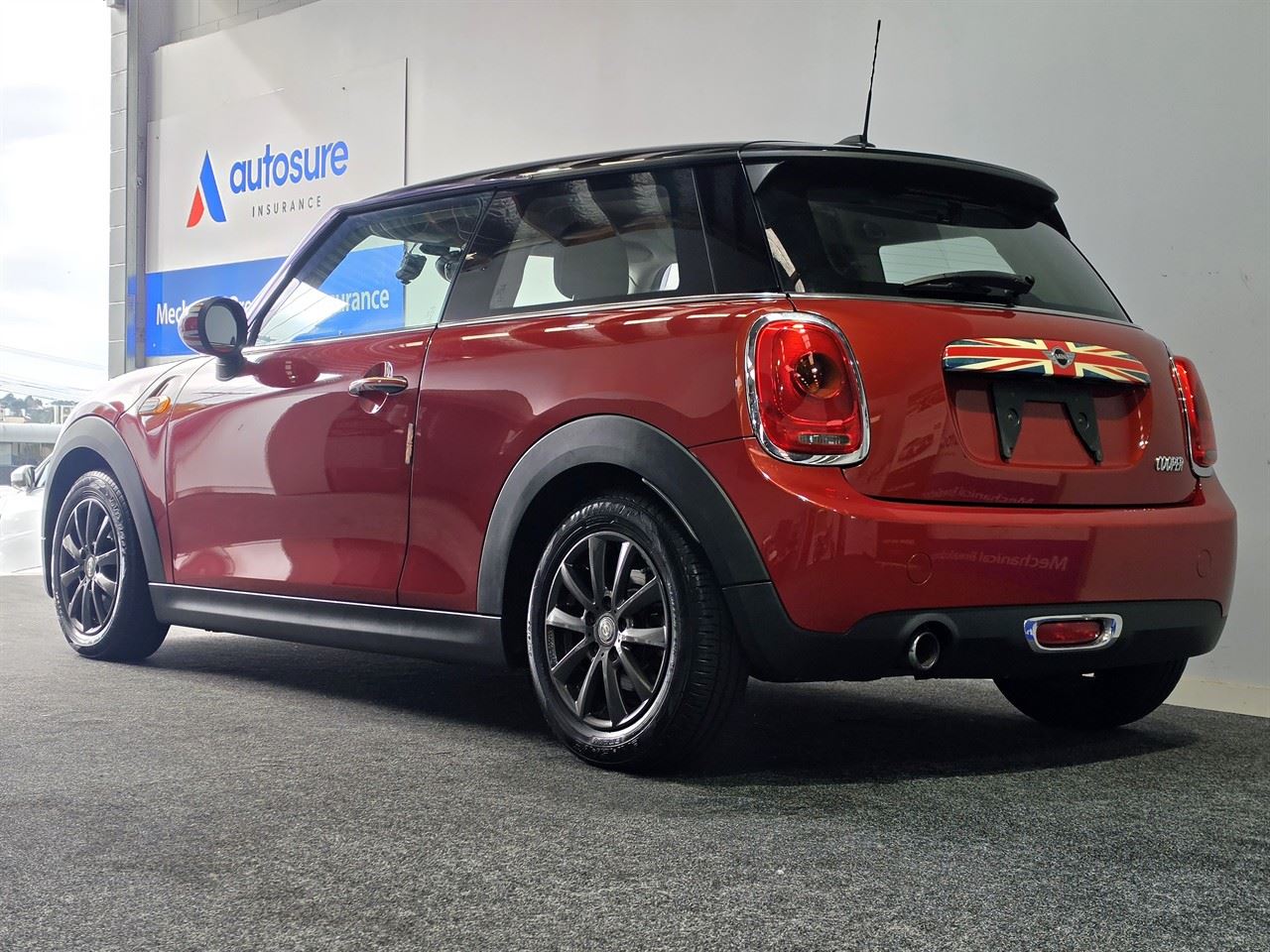 Vehicle image 5