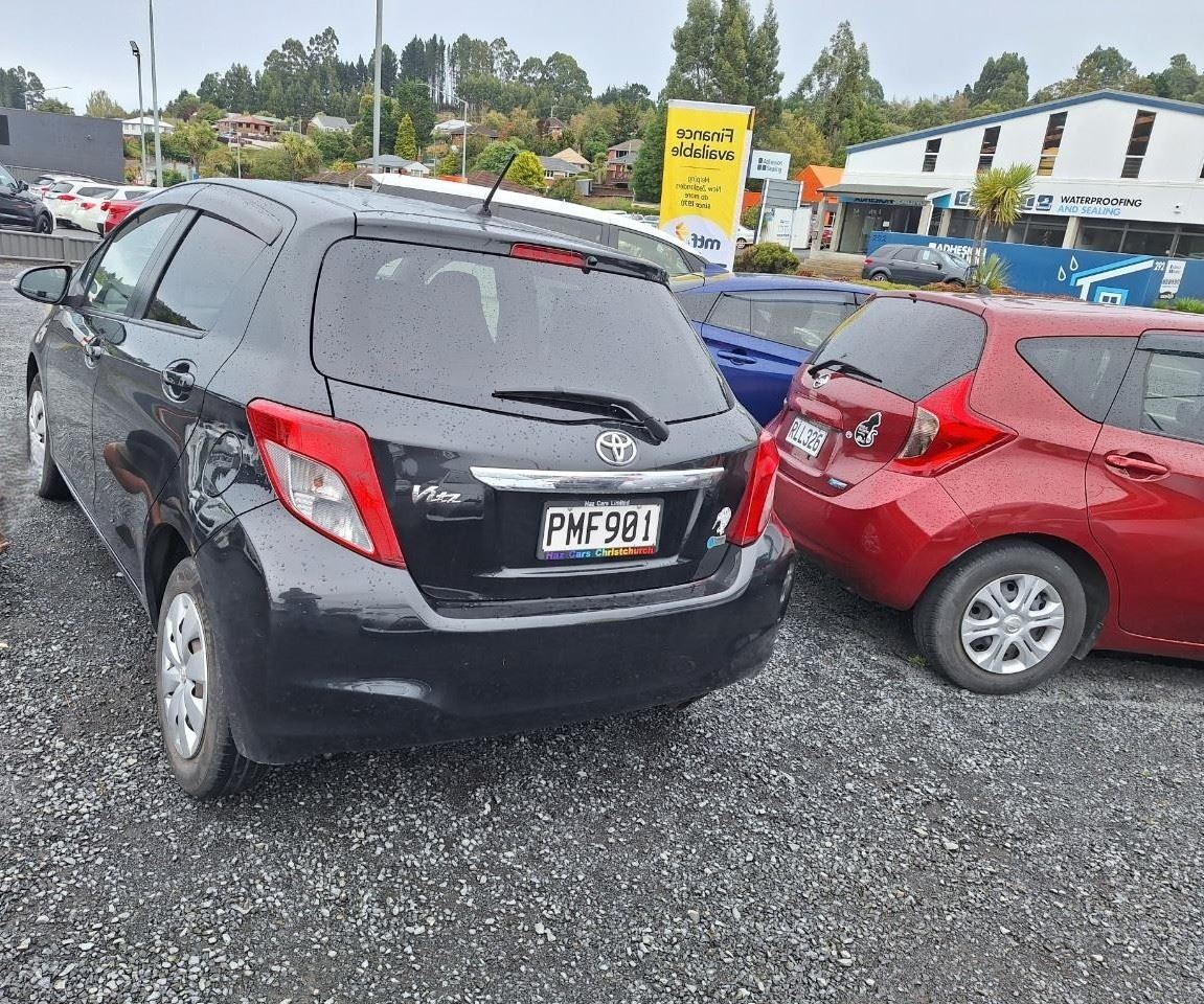 Vehicle image 4