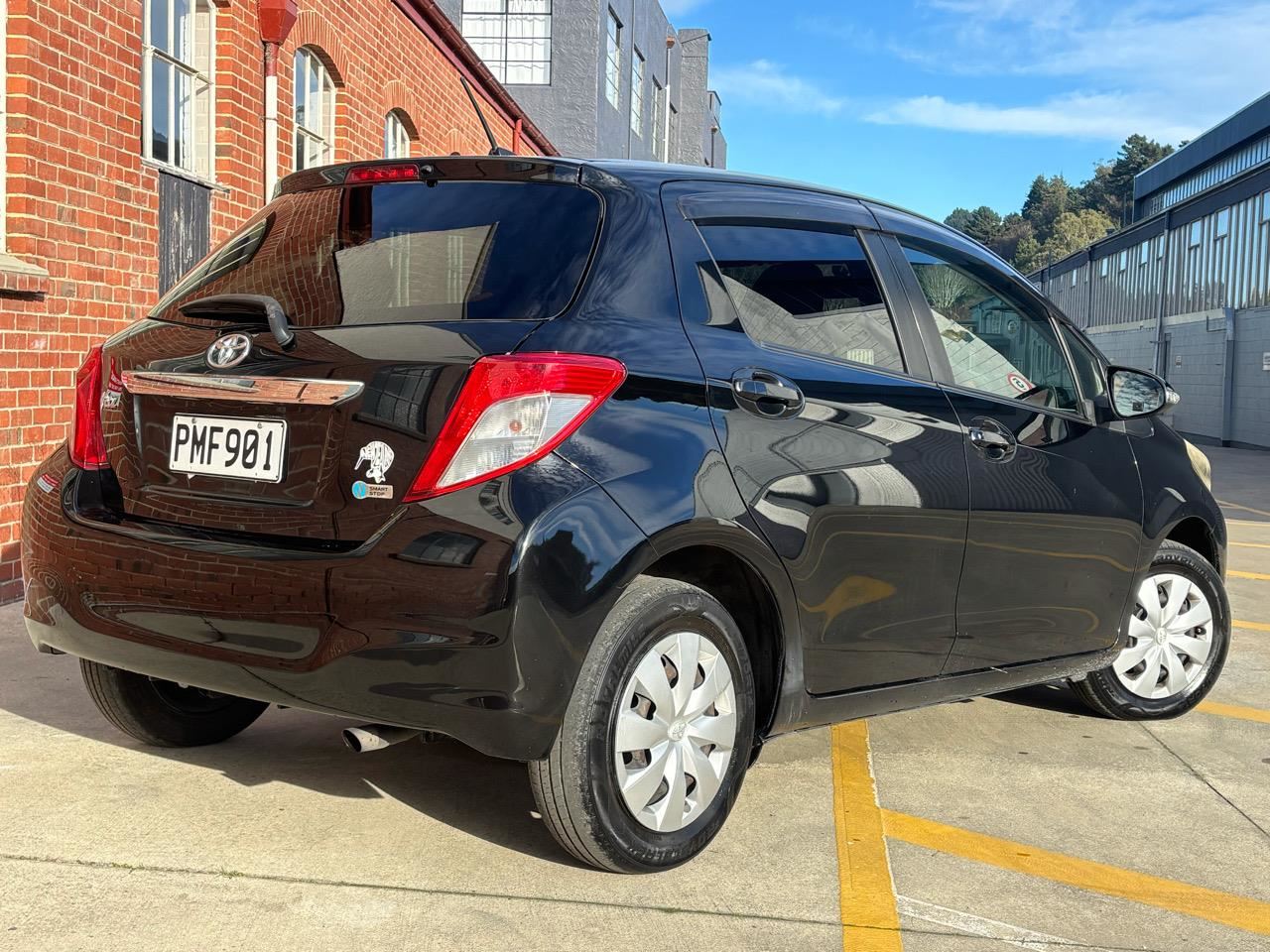Vehicle image 4