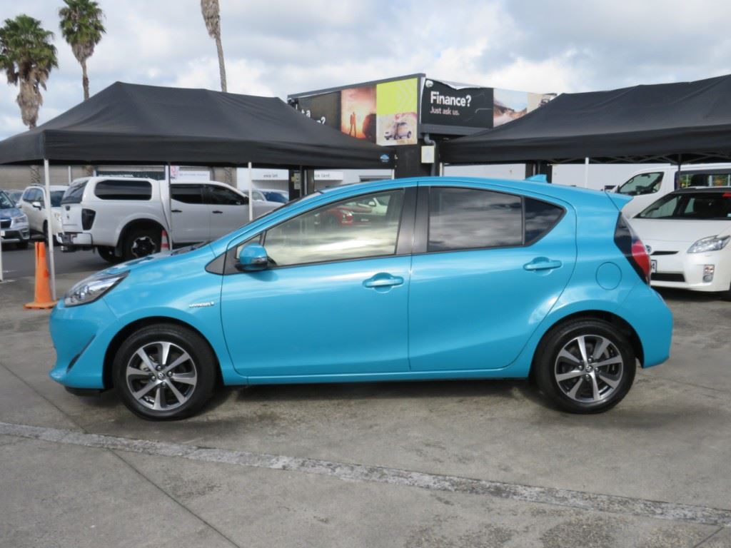 Vehicle image 5