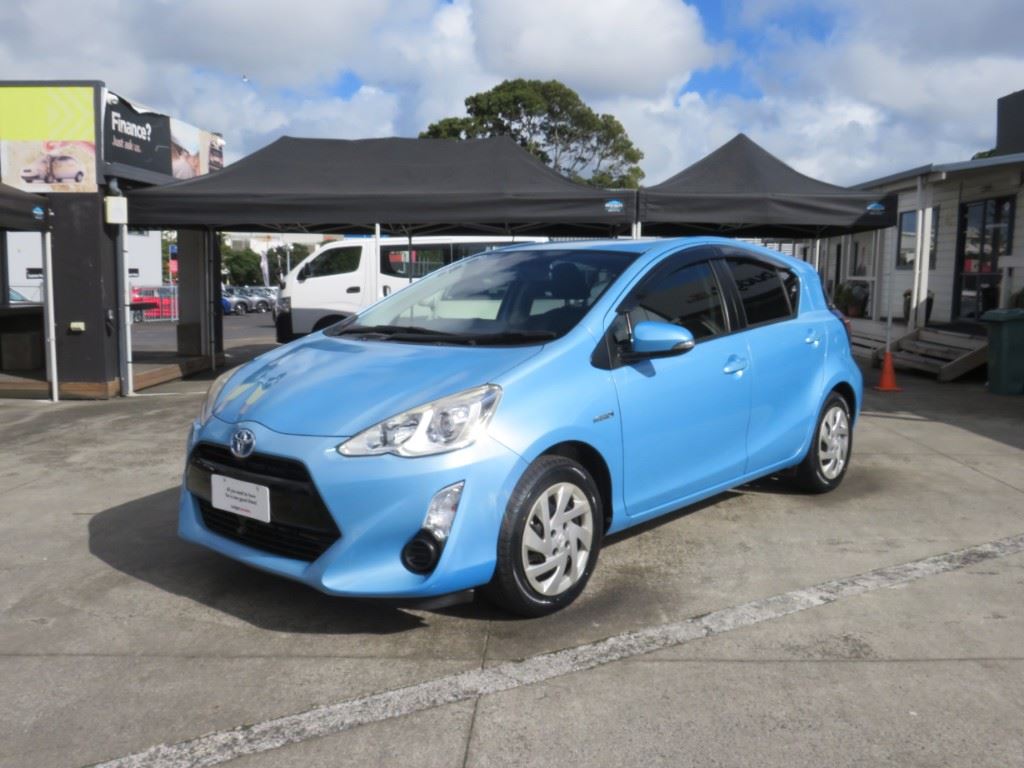 Vehicle image 3