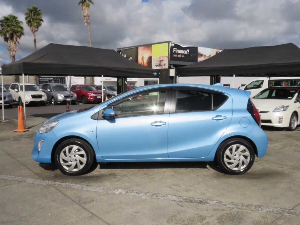 Vehicle image 5