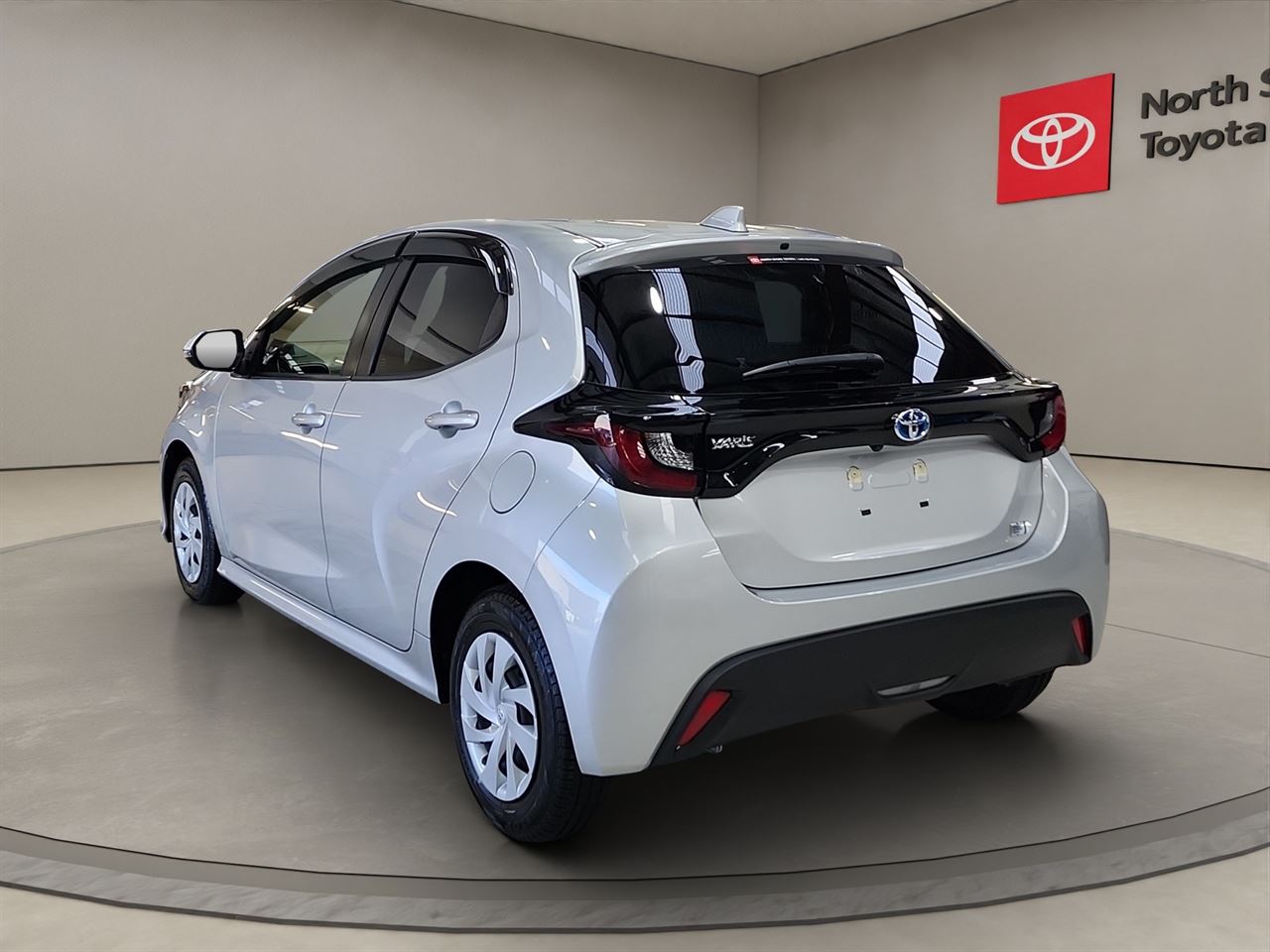 Vehicle image 5