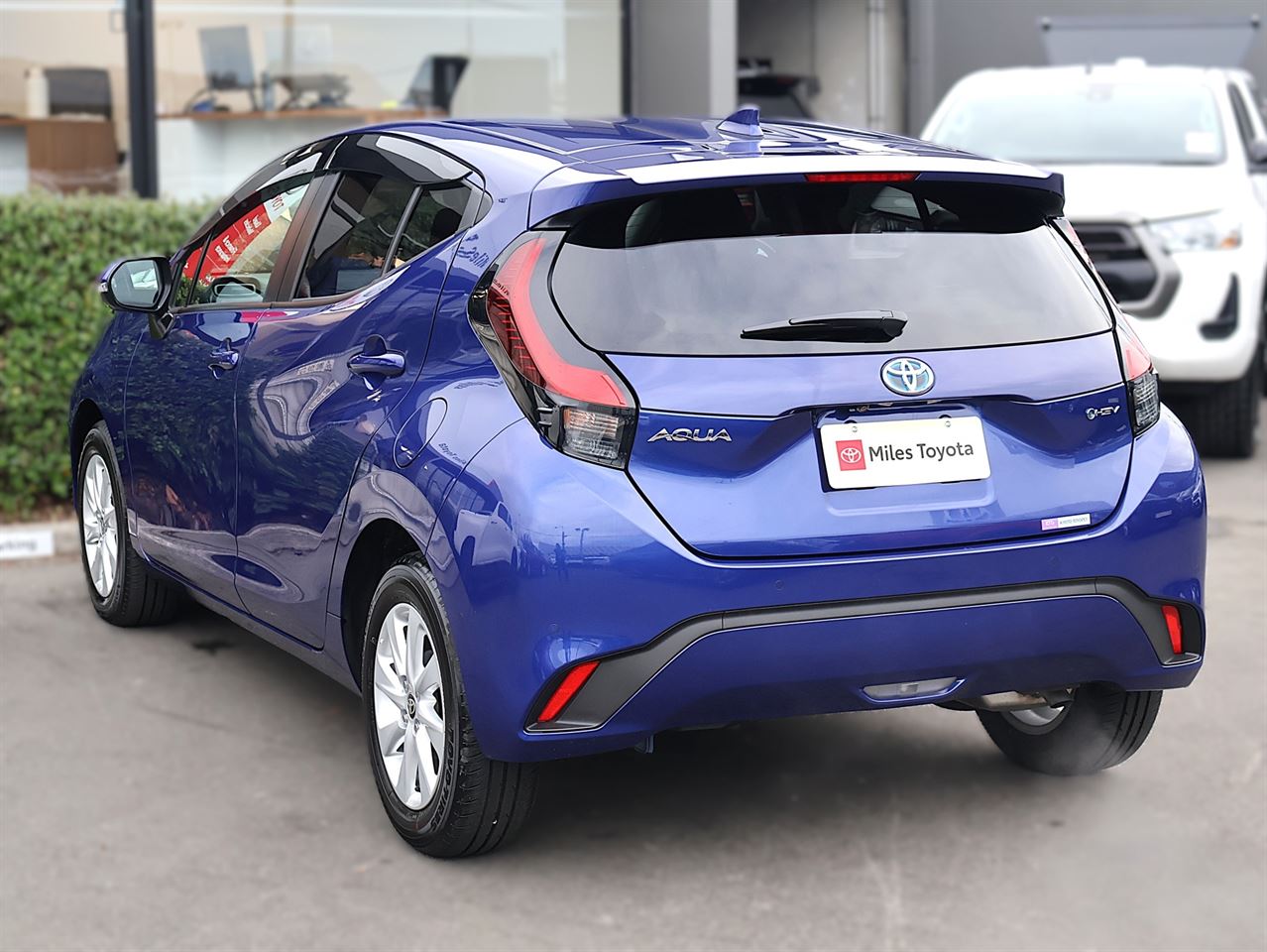 Vehicle image 4