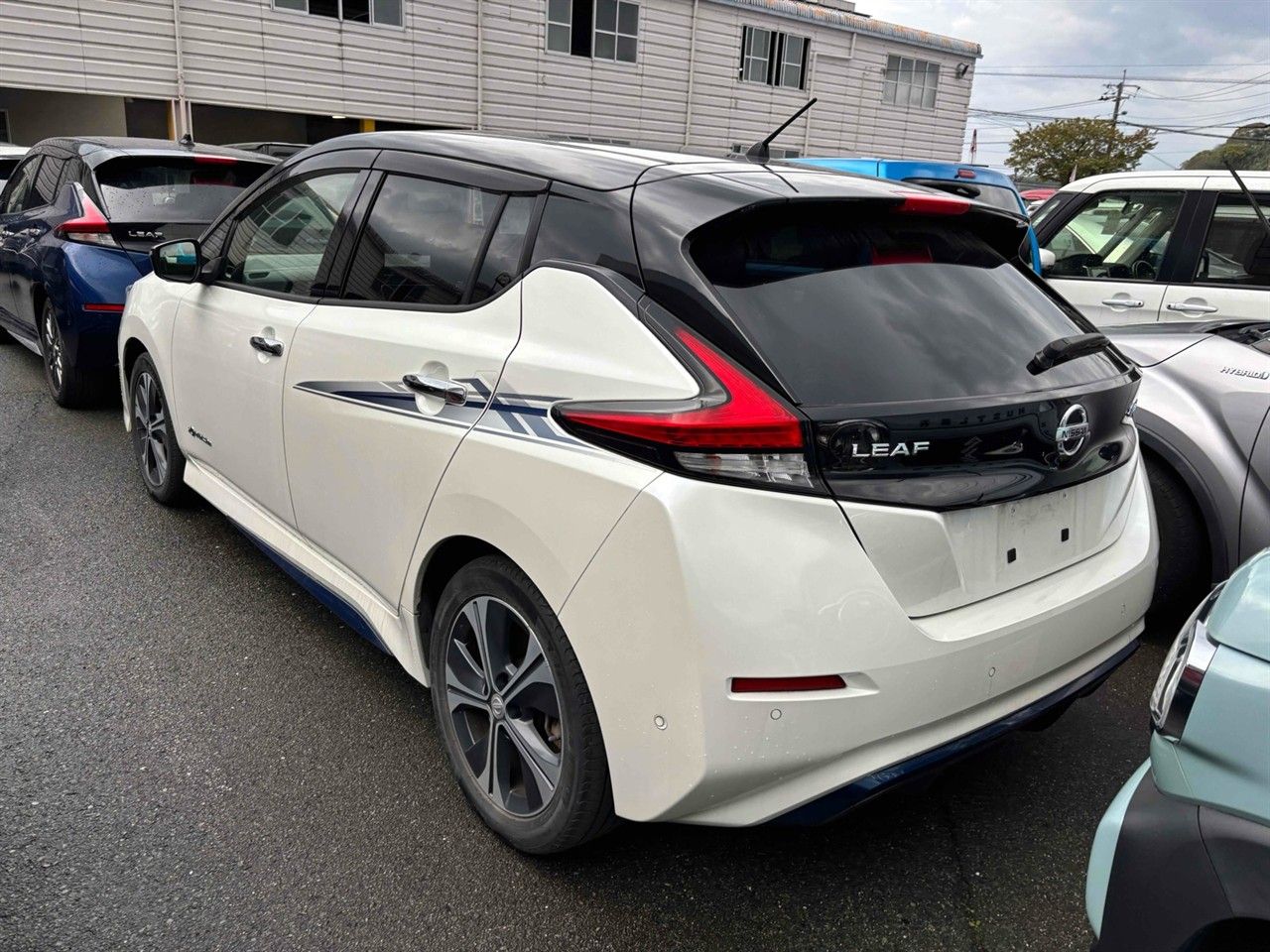 Vehicle image 4