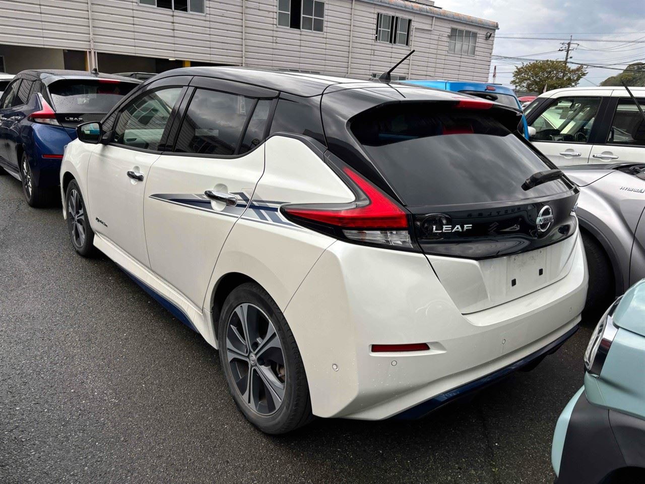 Vehicle image 4