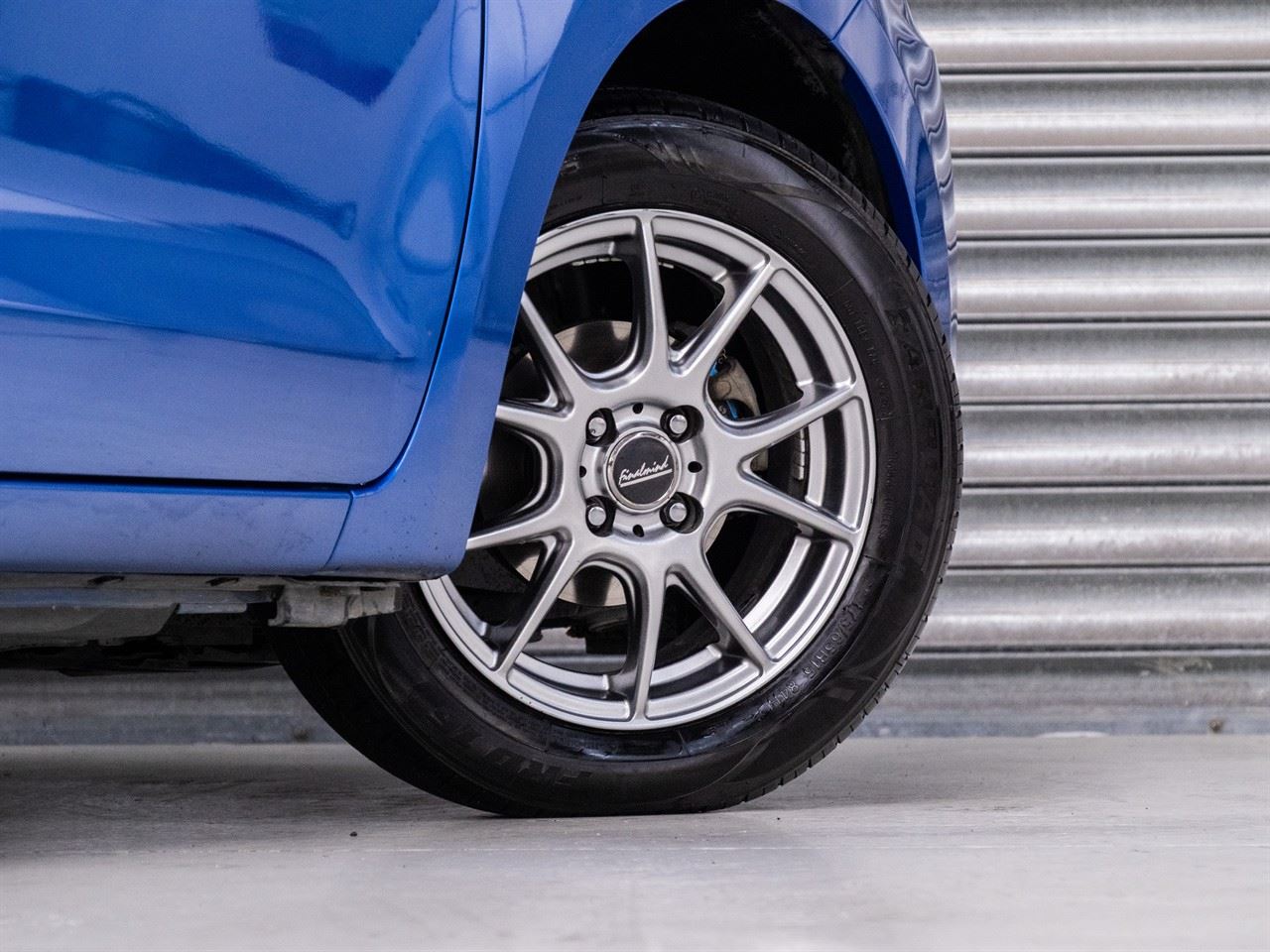 Vehicle image 4