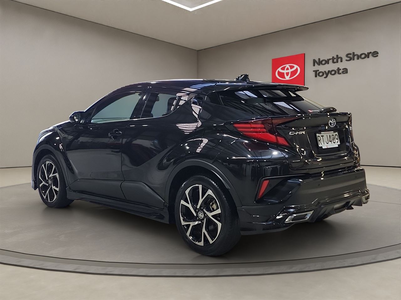 Vehicle image 5