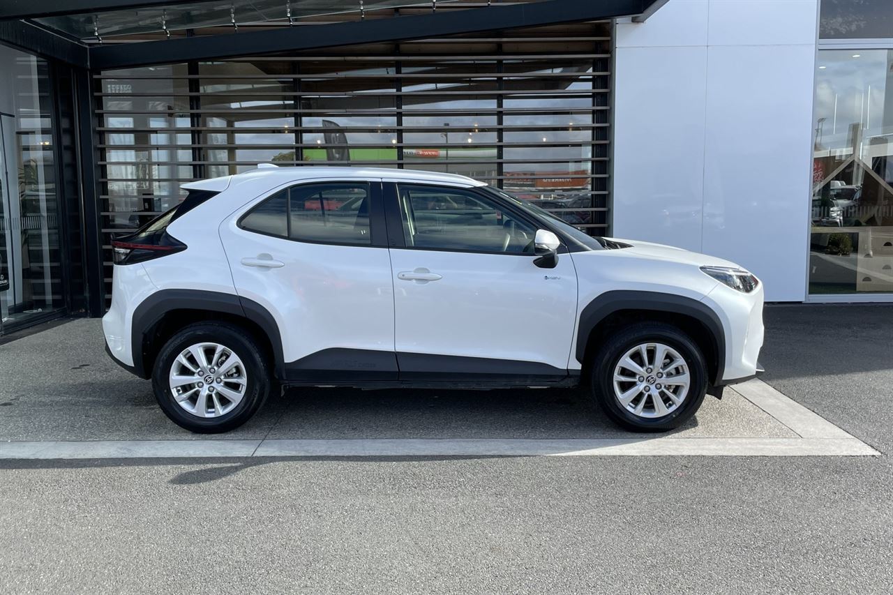 Vehicle image 5