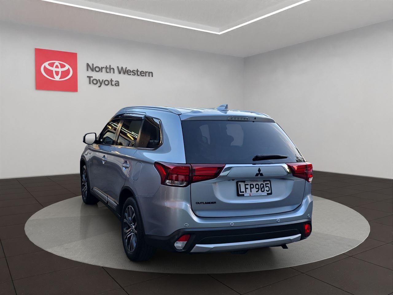 Vehicle image 5