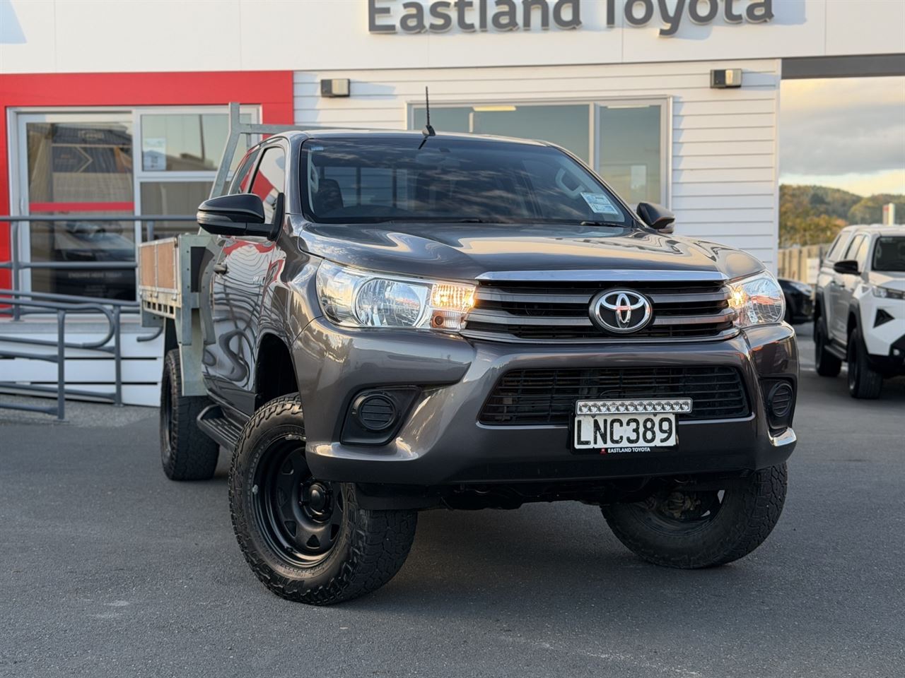 Vehicle image 4