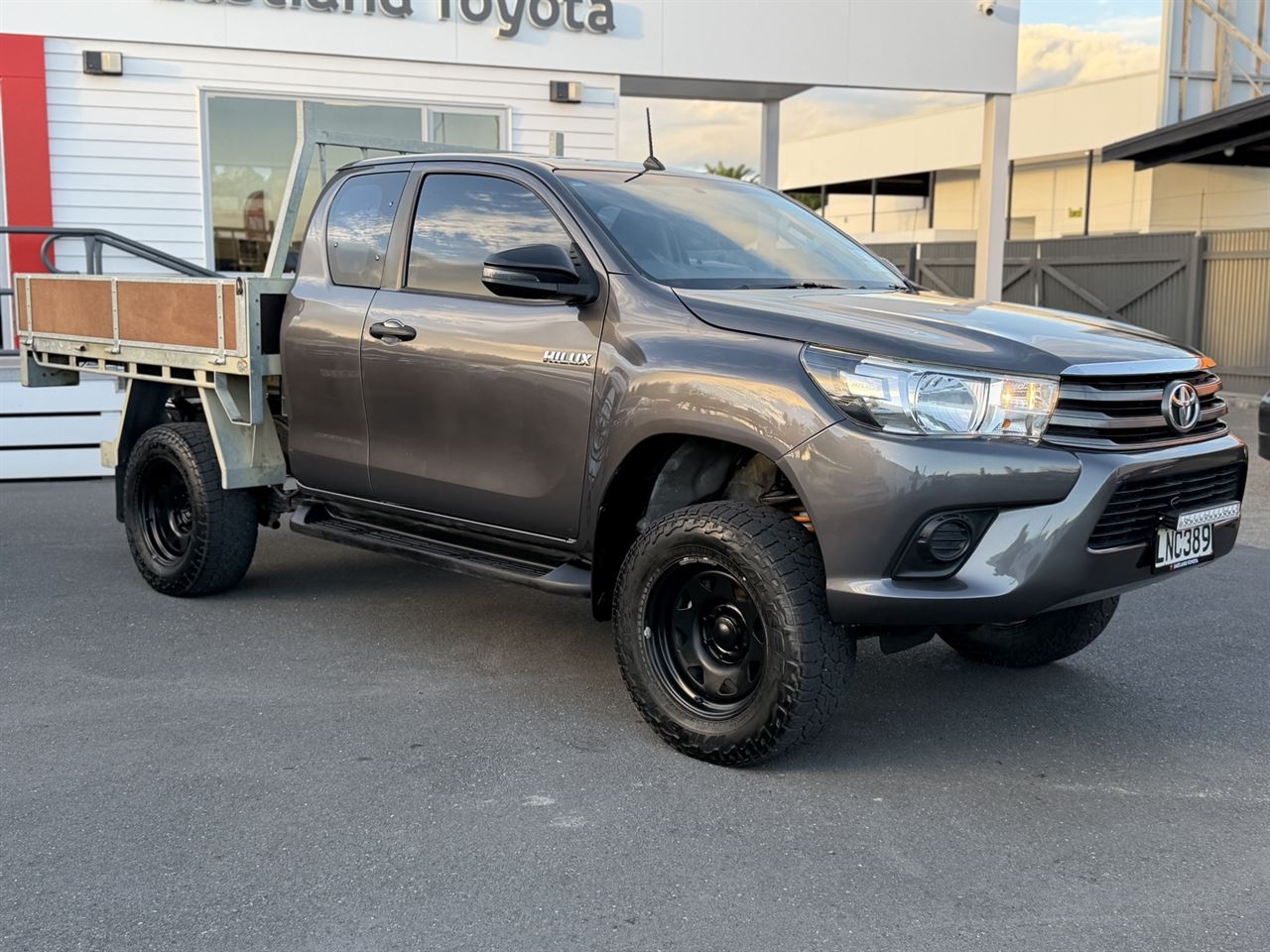 Vehicle image 5