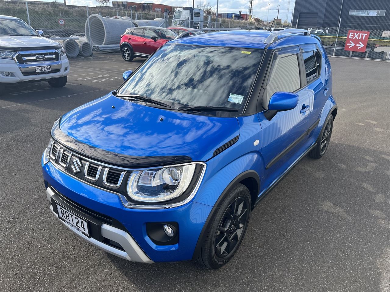 Vehicle image 3