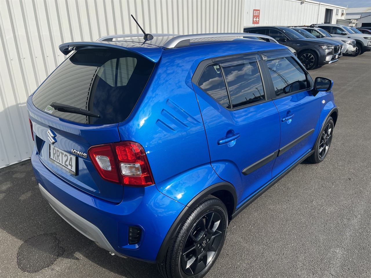 Vehicle image 5