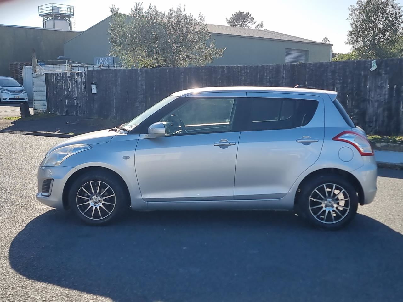 Vehicle image 5