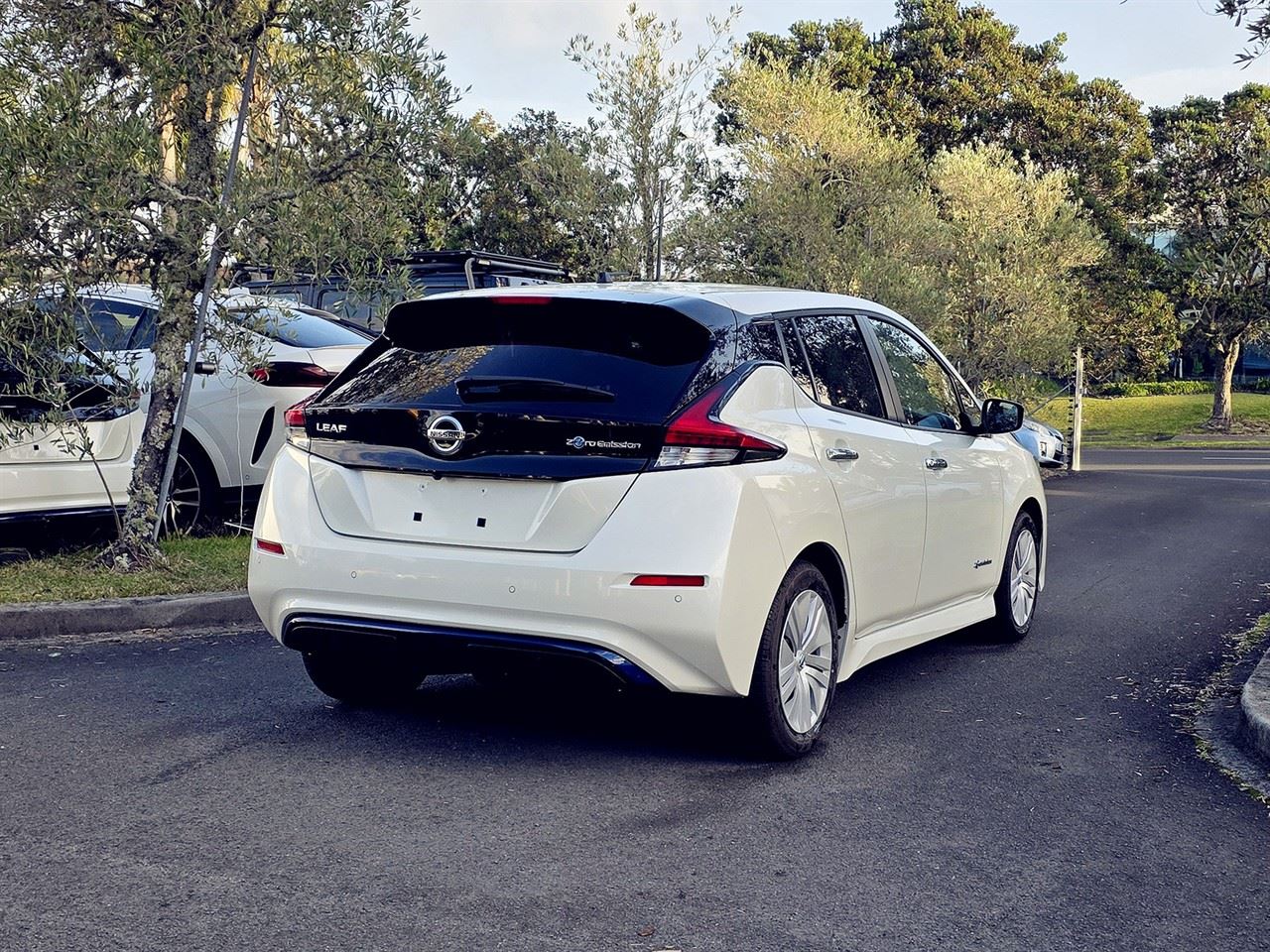 Vehicle image 4