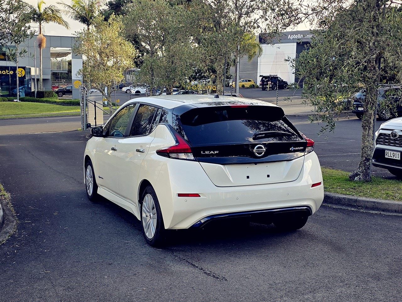 Vehicle image 5