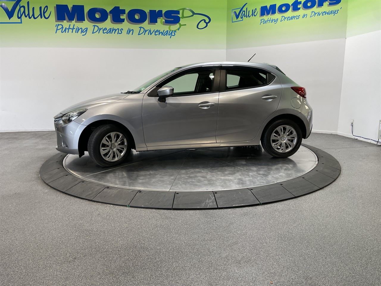 Vehicle image 4
