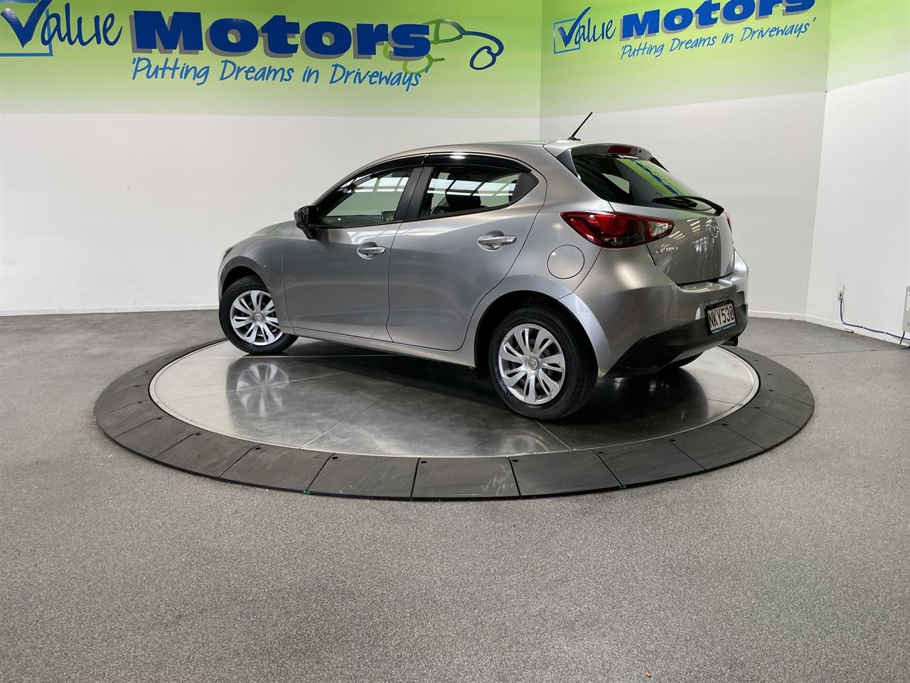 Vehicle image 5
