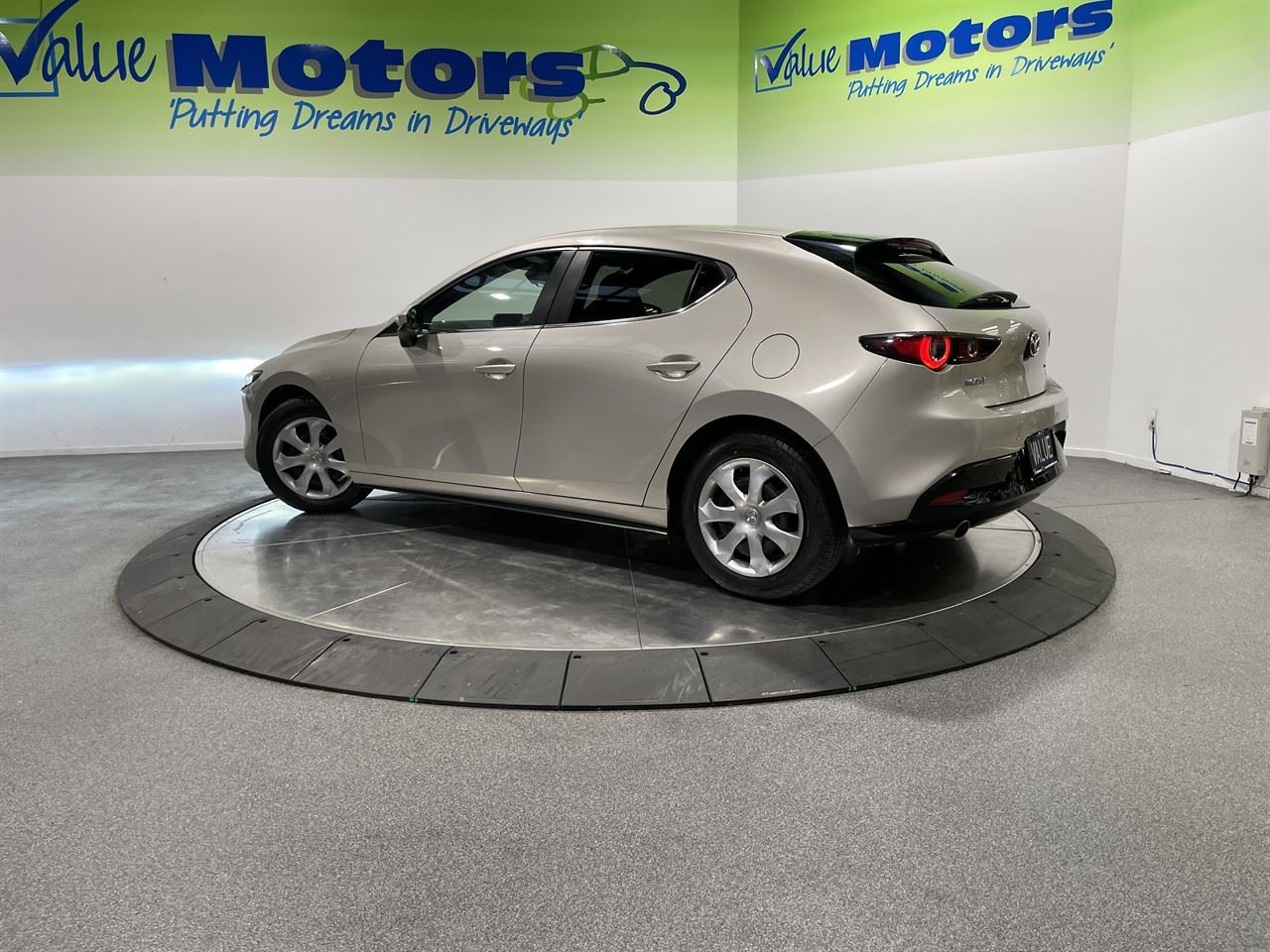 Vehicle image 5