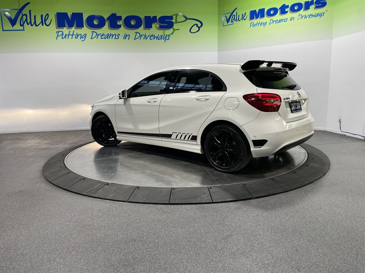 Vehicle image 5