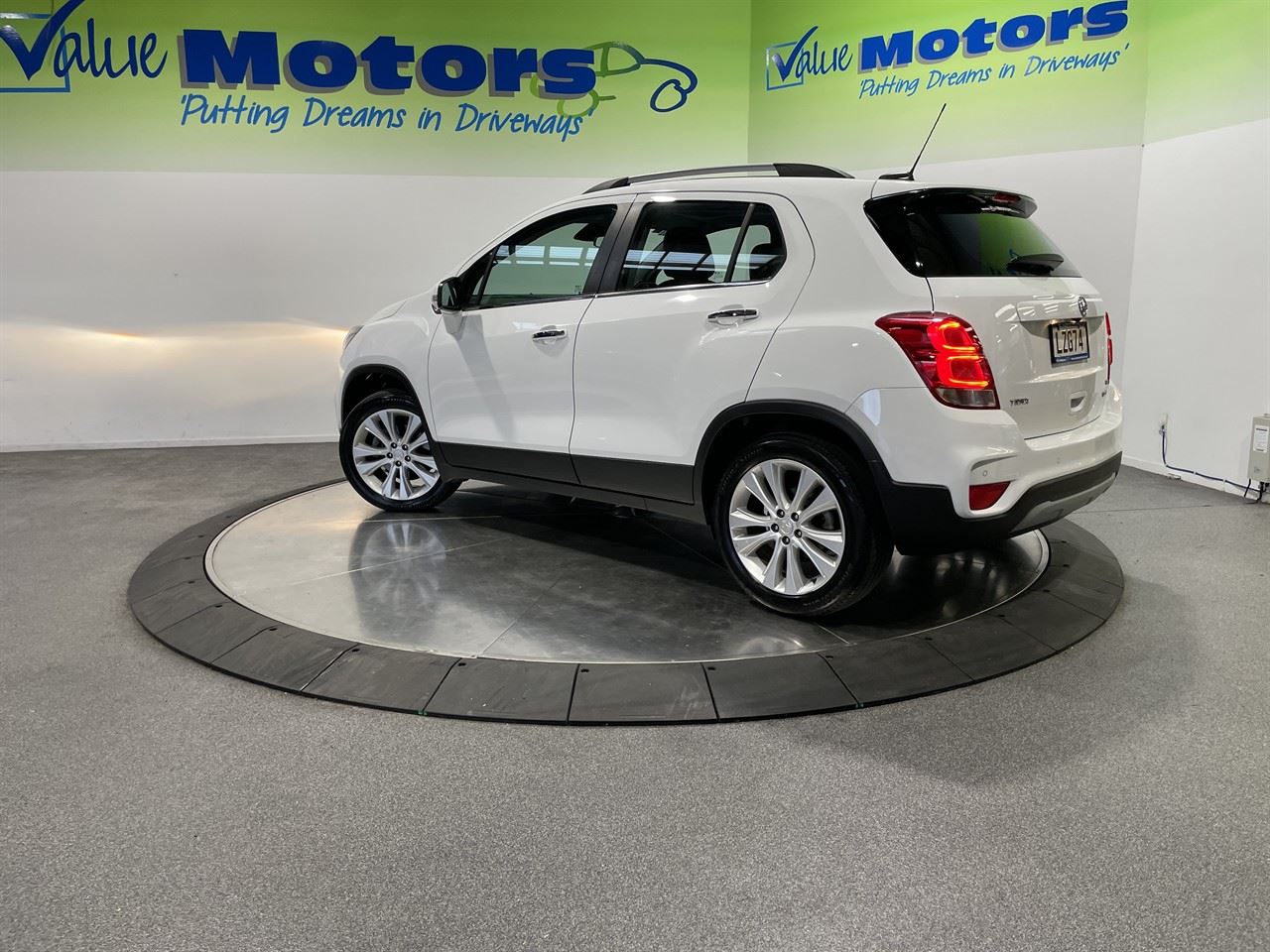 Vehicle image 5