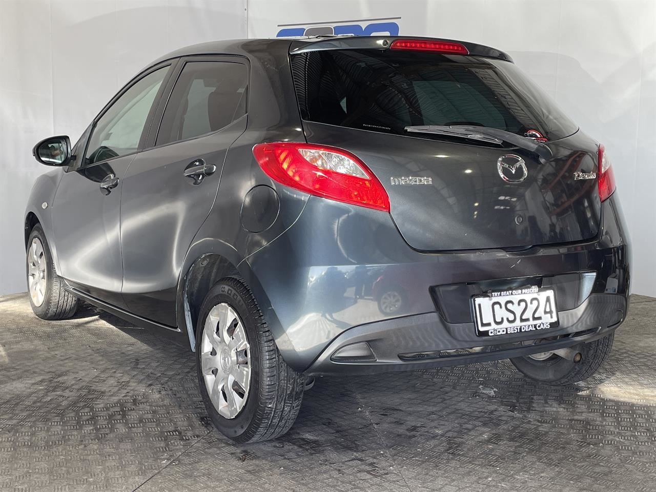 Vehicle image 4