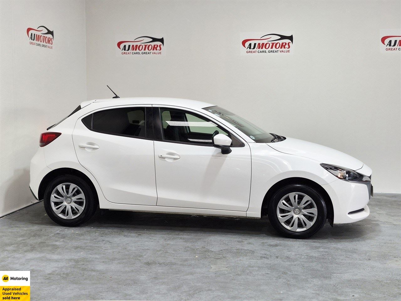 Vehicle image 3