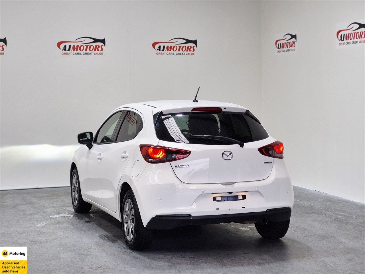 Vehicle image 5