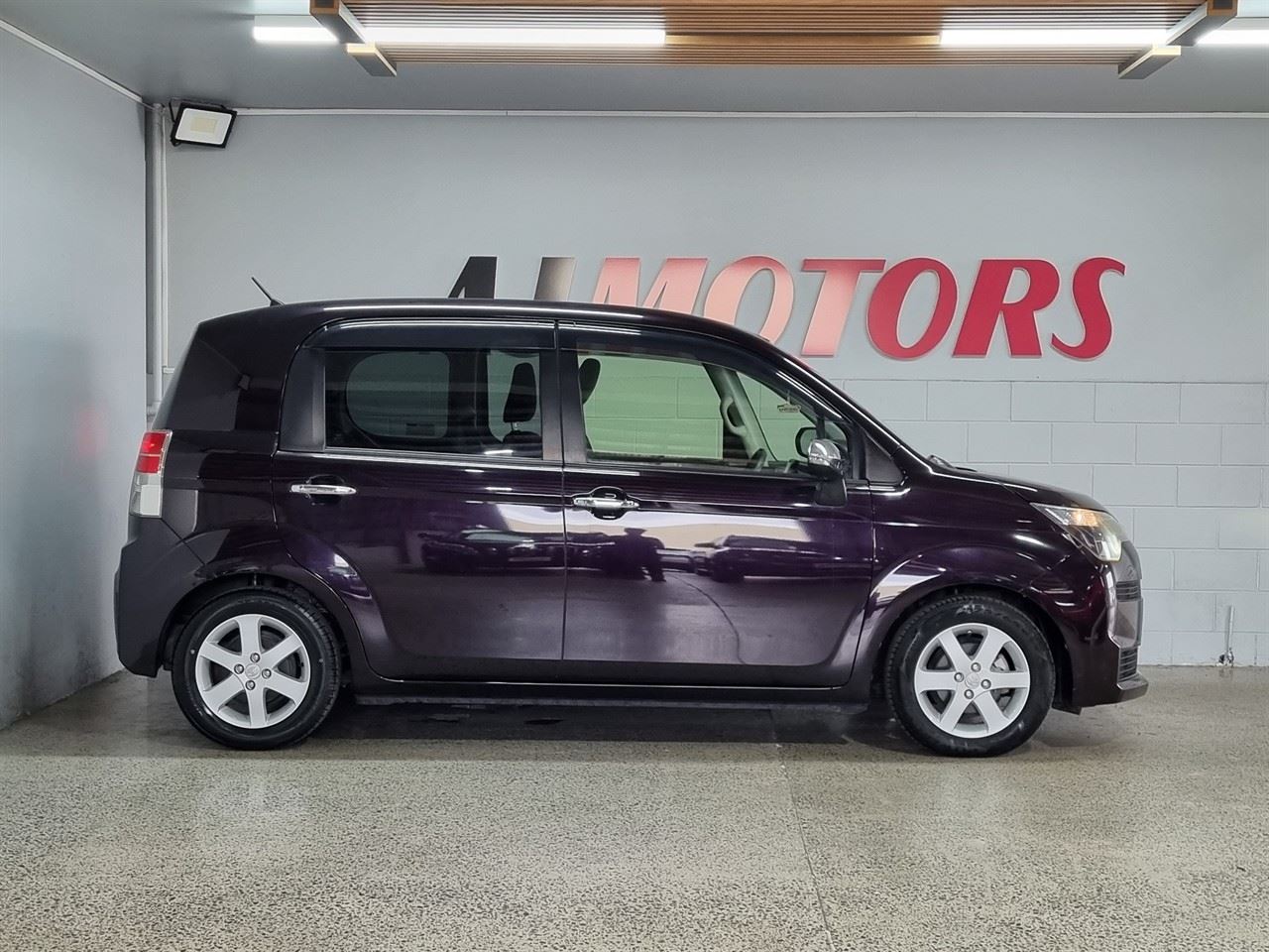 Vehicle image 5