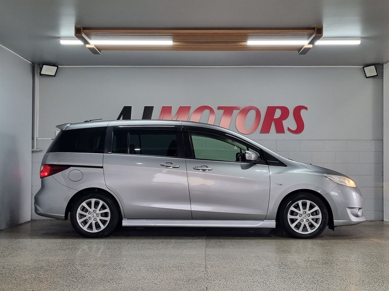 Vehicle image 5